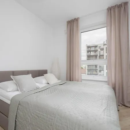 Cozy In Warsaw's Praga District With Parking By Renters وارسو