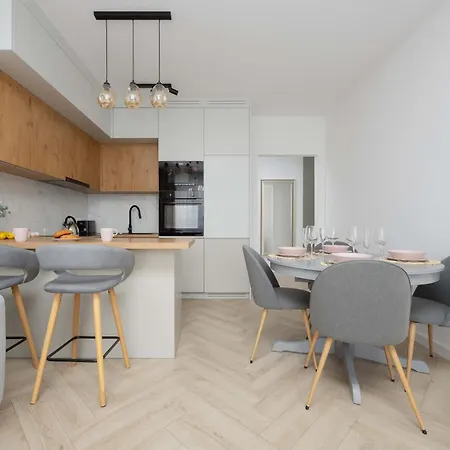 شقة Cozy In Warsaw's Praga District With Parking By Renters وارسو