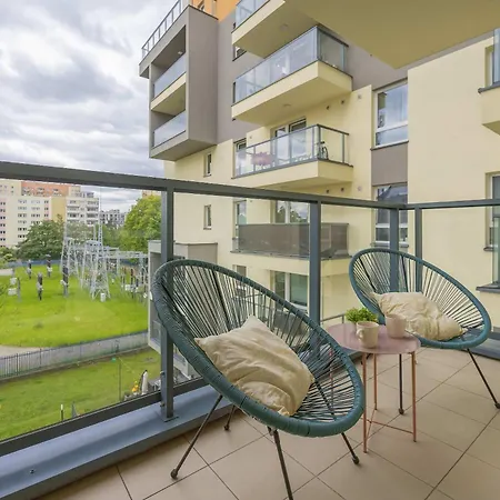 Cozy In Warsaw's Praga District With Parking By Renters وارسو