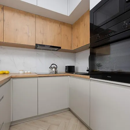 Cozy In Warsaw's Praga District With Parking By Renters شقة وارسو