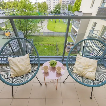 شقة Cozy In Warsaw's Praga District With Parking By Renters