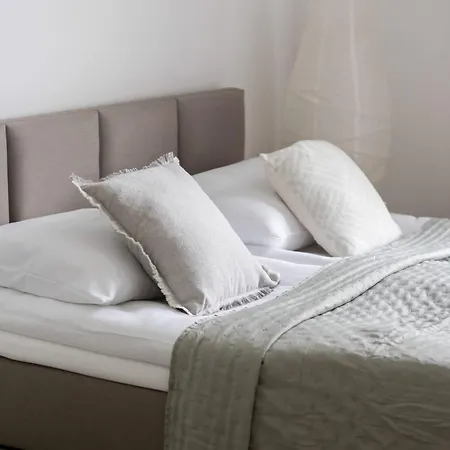 Cozy In Warsaw's Praga District With Parking By Renters