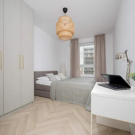 Cozy In Warsaw's Praga District With Parking By Renters *