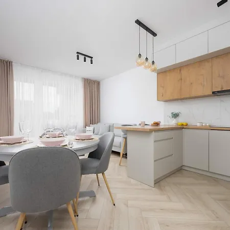 Cozy In Warsaw's Praga District With Parking By Renters