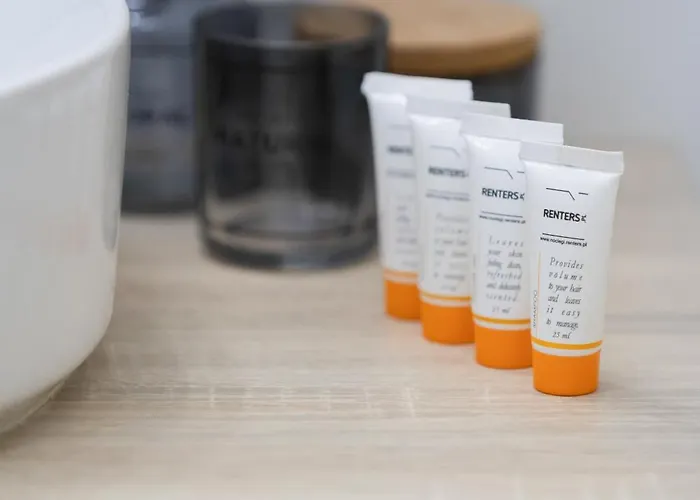 Cozy In Warsaw's Praga District With Parking By Renters 아파트 바르샤바