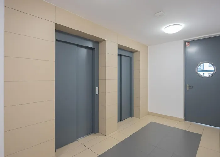 Cozy In Warsaw's Praga District With Parking By Renters *