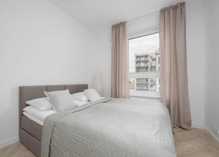 Cozy In Warsaw's Praga District With Parking By Renters 바르샤바