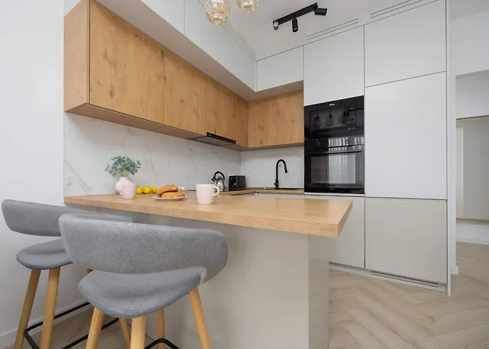 아파트 Cozy In Warsaw's Praga District With Parking By Renters