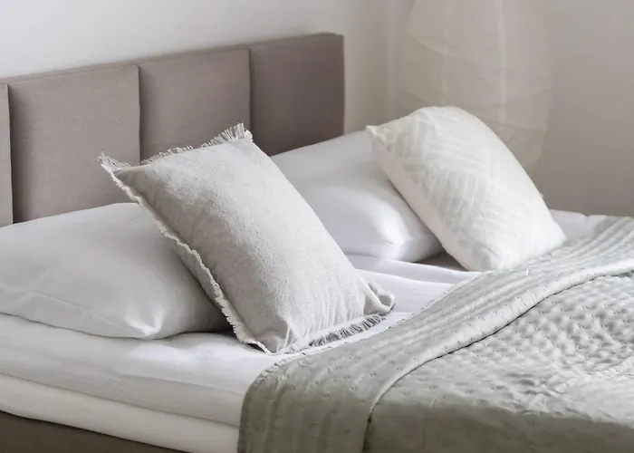 Cozy In Warsaw's Praga District With Parking By Renters