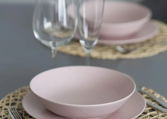 아파트 Cozy In Warsaw's Praga District With Parking By Renters 바르샤바