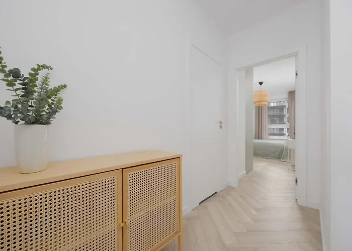 아파트 Cozy In Warsaw's Praga District With Parking By Renters