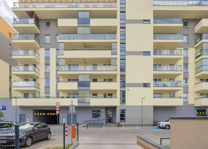 Cozy In Warsaw's Praga District With Parking By Renters 아파트 바르샤바