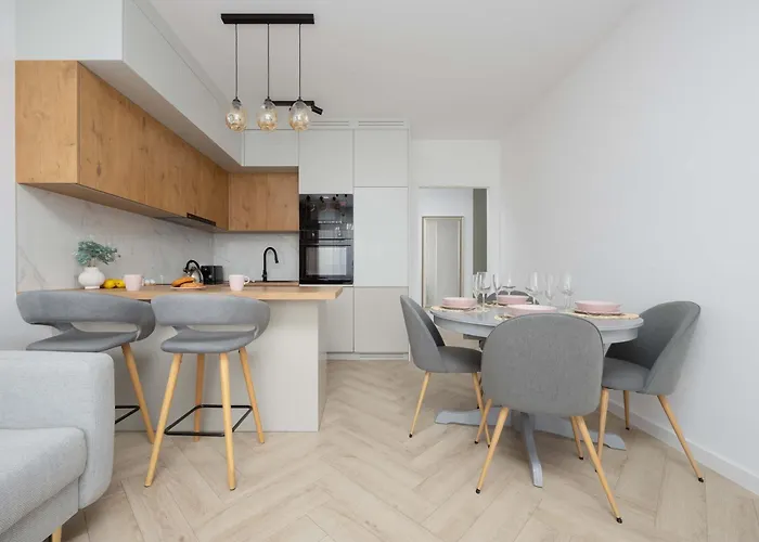 아파트 Cozy In Warsaw's Praga District With Parking By Renters 바르샤바