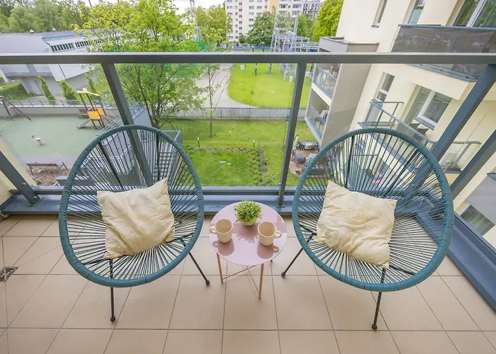 아파트 Cozy In Warsaw's Praga District With Parking By Renters
