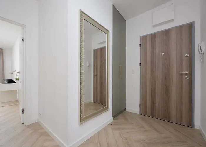 Cozy In Warsaw's Praga District With Parking By Renters Appartement *