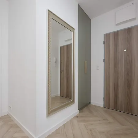 Cozy In Warsaw's Praga District With Parking By Renters Διαμέρισμα *