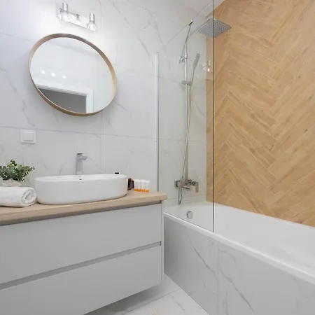 Cozy In Warsaw's Praga District With Parking By Renters